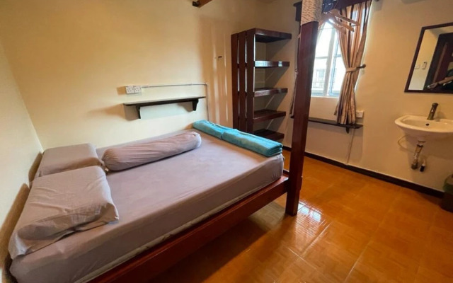 OYO 90368 Jono's Place Guesthouse