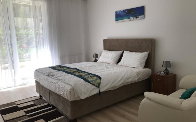 Corvin Rose Apartment Hotel