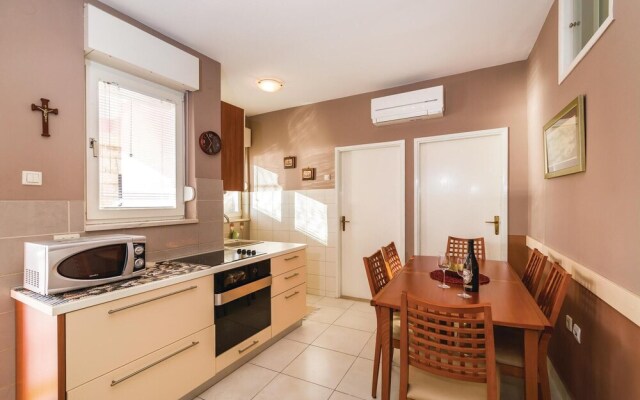 Nice Apartment in Novigrad With 4 Bedrooms