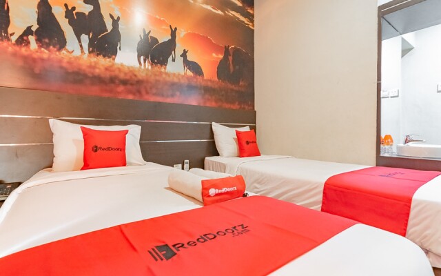 RedDoorz near Stadion Sanaman Mantikei