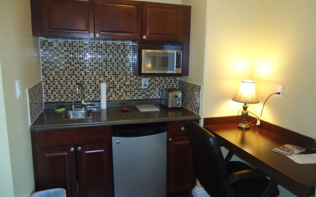 Bayside Inn & Waterfront Suites