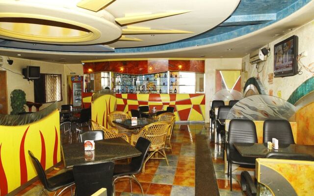 OYO 14406 Hotel Subashree