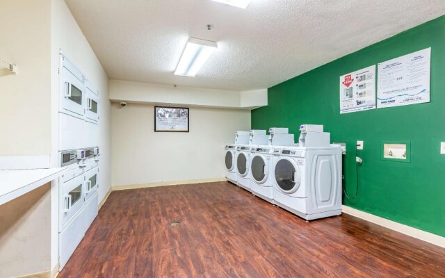 HomeTowne Studios By Red Roof Gainesville, GA