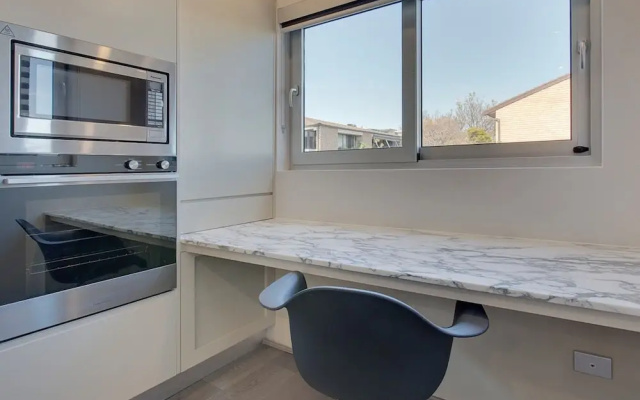 Professional Living Minutes From the City – Guest Rooms – Sydney