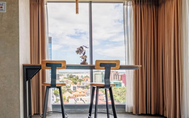CHECK inn Phnom Penh Royal Palace