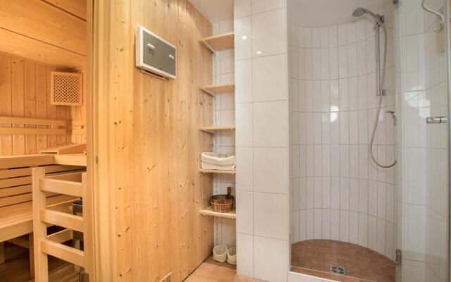 Modern Chalet With Sauna Near Konigsleiten