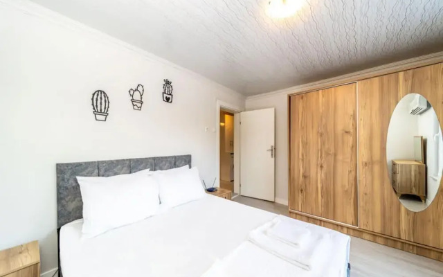Villa With Private Pool Near Airport in Muratpasa