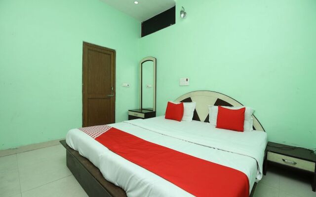 Oyo 40458 Hotel Deep Palace
