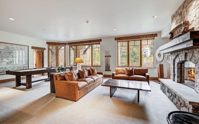 Refined 5 BR Private Home with Private Hot Tub by RedAwning