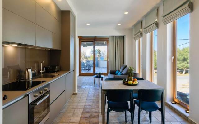 Xenios Dias Apartments