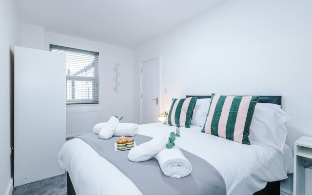 4-bed Townhouse Sleeps 10 With Games Room