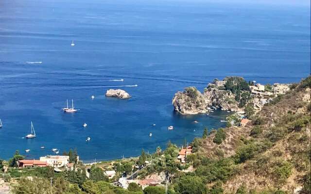 Apartment with One Bedroom in Taormina, with Wonderful Sea View, Furnished Terrace And Wifi - 10 Km From the Beach