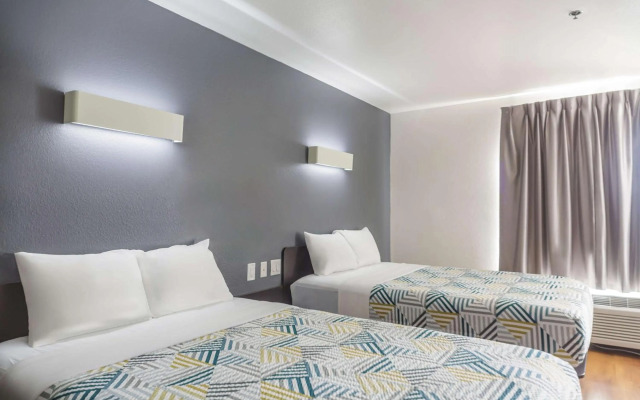 Motel 6 Laredo, TX - Airport