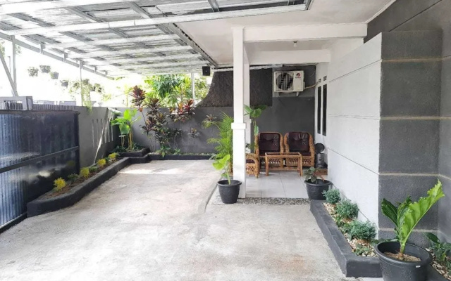 EXPRESS O 92035 Rumah Singgah 8b Syariah