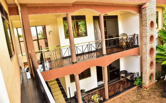 Four Vins Hotel & Apartments