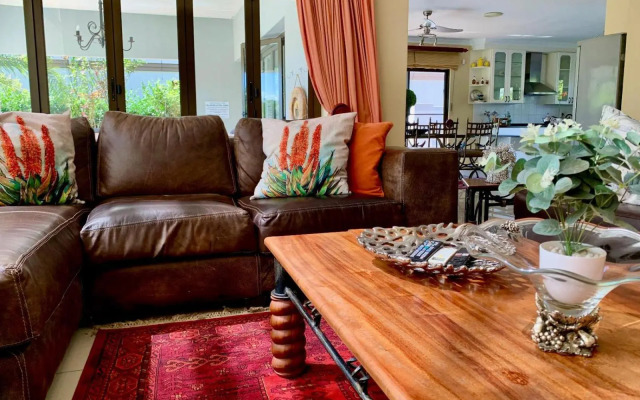 Westlake Waterfront Villa - Entire Villa