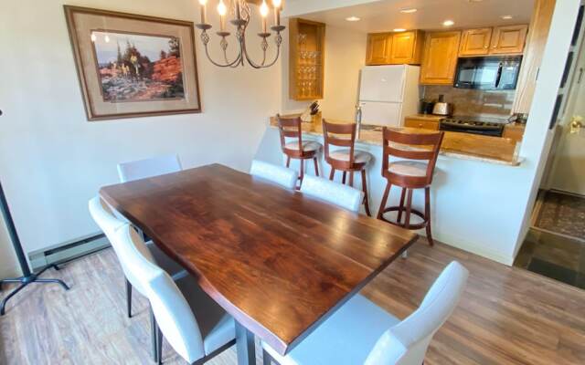 #305 Vail International