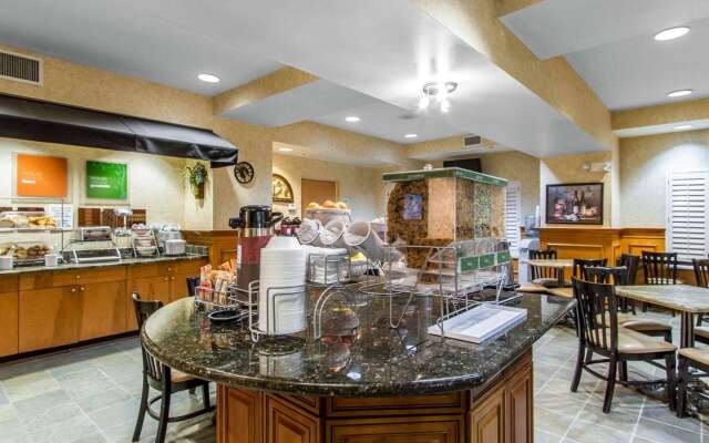 Comfort Suites Airport
