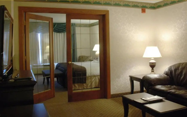The Plaza Hotel & Suites Winona