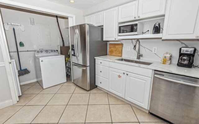 Shoreline Towers 1063 2 Bedroom Condo by RedAwning