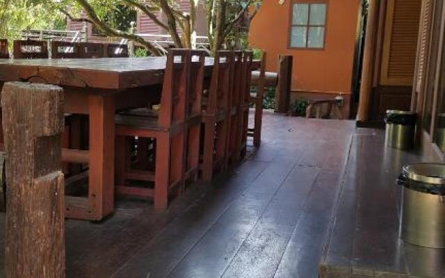 Ruean Mai Chai Khlong