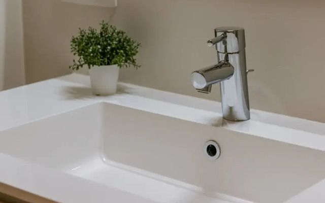 Spacious Top-flour Apartment With Private Parking