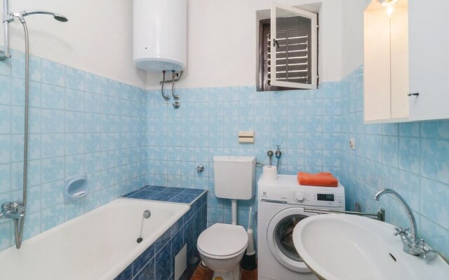 Amazing Home in Jesenice Bajnice With Wifi and 2 Bedrooms