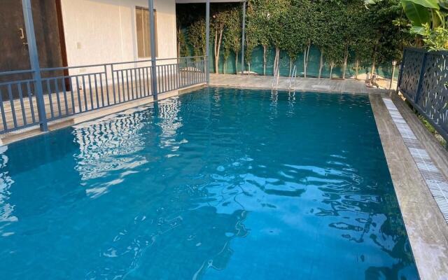 GoBravo 12 - Vansh 4Bhk Farm w/t Pool Sec135 Noida