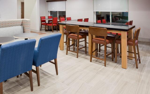 Holiday Inn Express Hotel & Suites Dickinson by IHG