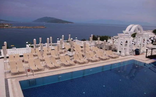Grand Newport Hotel