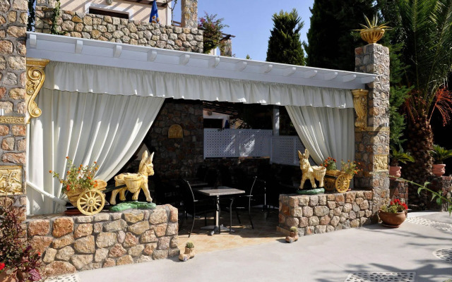 Polydefkis Hotel