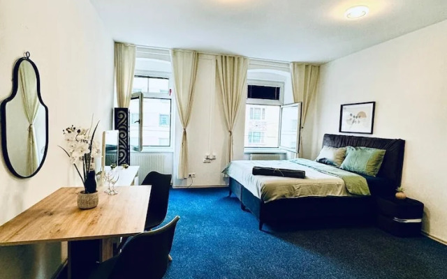 Spacious 7BR Apartment Prime Location