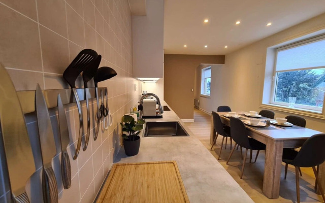 Spacious And Modern 3-bedroom Near Center, Free Parking