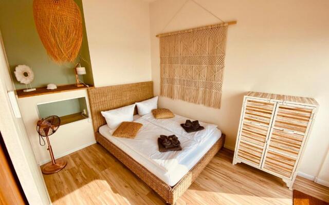 COAST HOUSE Sky Suite