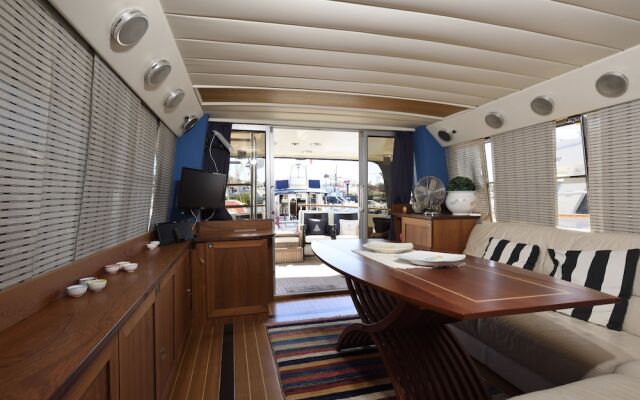 Blue III Yacht