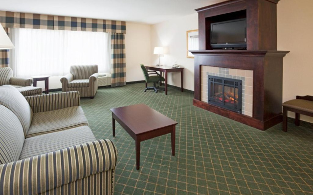 Holiday Inn & Conference Center Marshfield by IHG