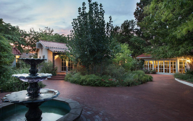 Casa Blanca Inn