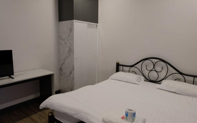Ai Aroon Apartment