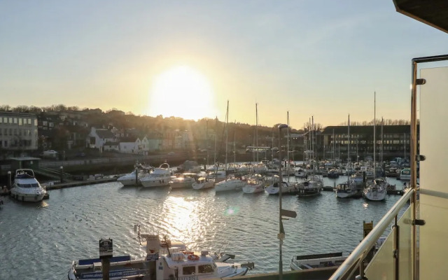 Harbourside Haven Apartment 4