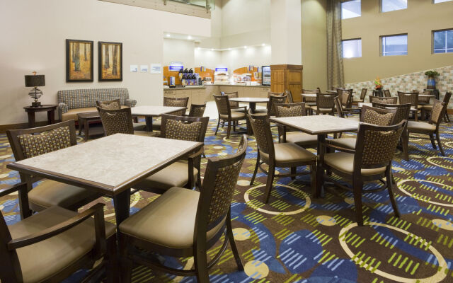 Holiday Inn Express Hotel and Suites Mankato East, an IHG Hotel