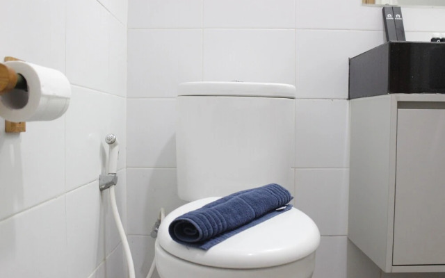 Comfy & Artsy Studio at Beverly Dago Apartment