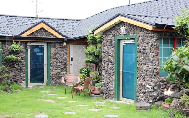 Jeju Lodem Unshared House Pension