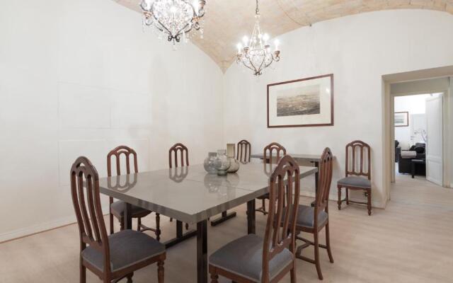 Amazing 4 bedrooms apartment with garden