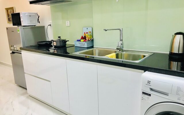 Justay Tresor Bach Dang River