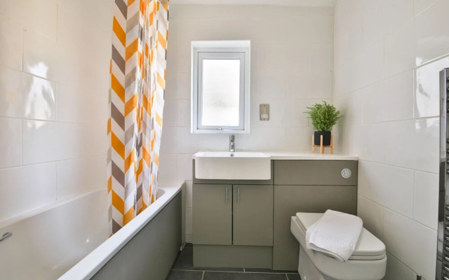 Tranquil 3-bed Home in Cardiff