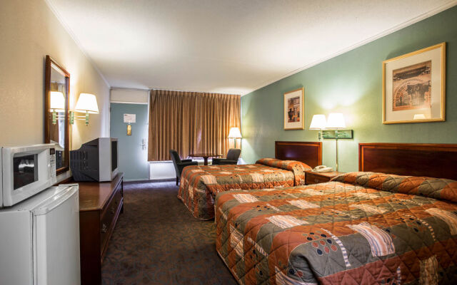 Rodeway Inn & Conference Center