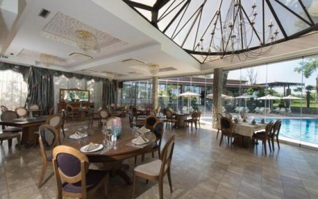 Corali Resort