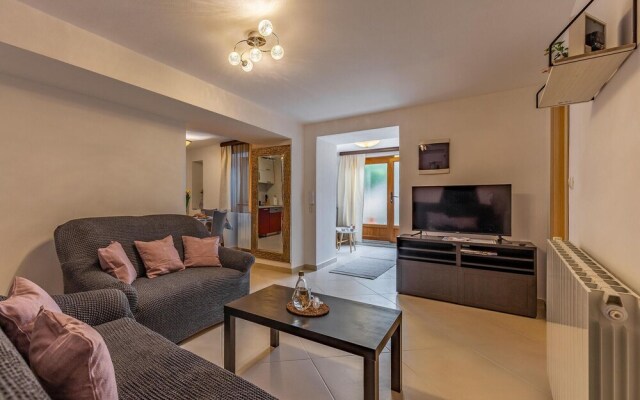 Beautiful Apartment in Liznjan With Wifi and 1 Bedrooms