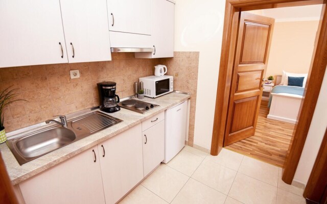 Amazing Apartment in Podstrana With 1 Bedrooms and Wifi