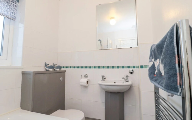 22 Longstone Park